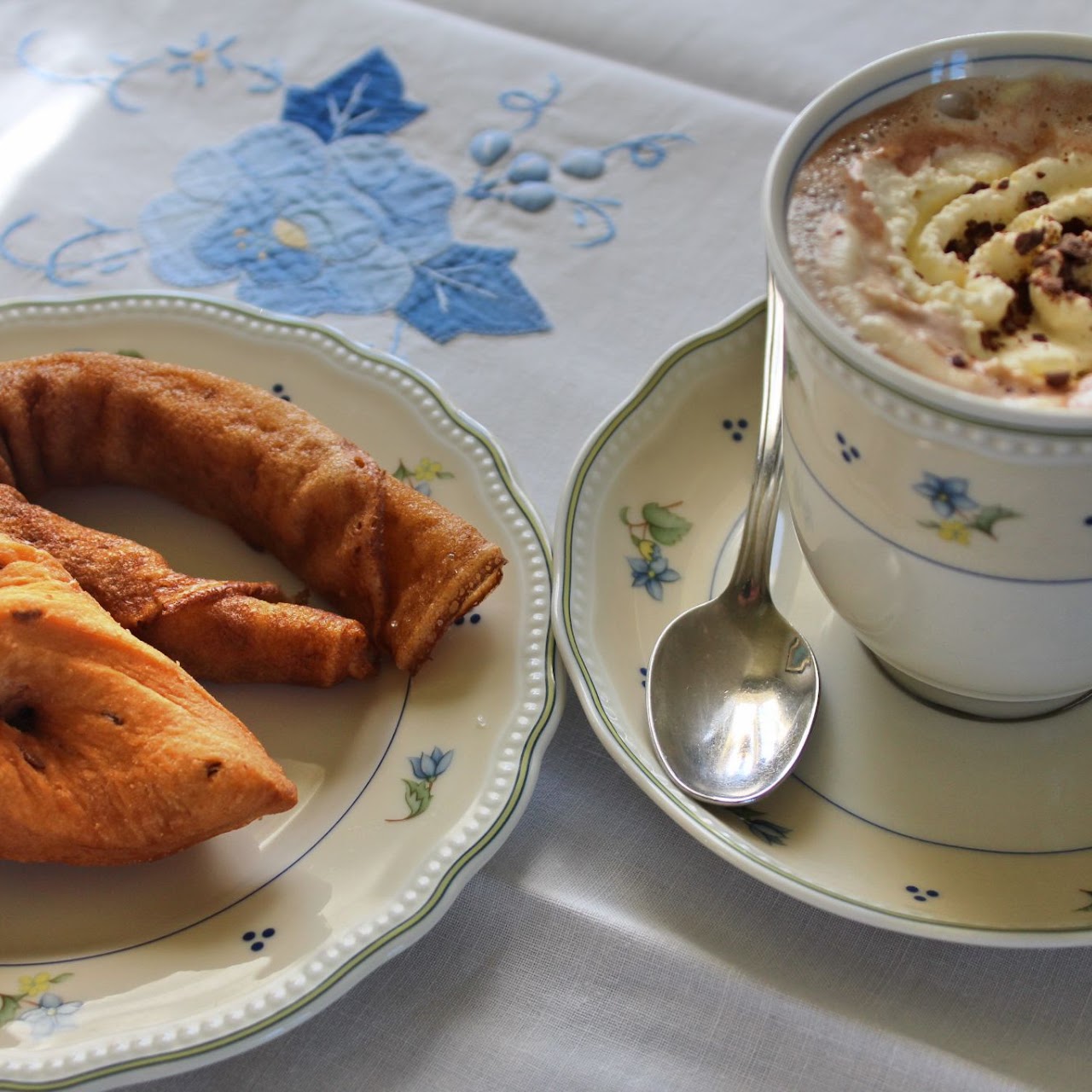 Heitt súkkulaði kleina og pönnukaka